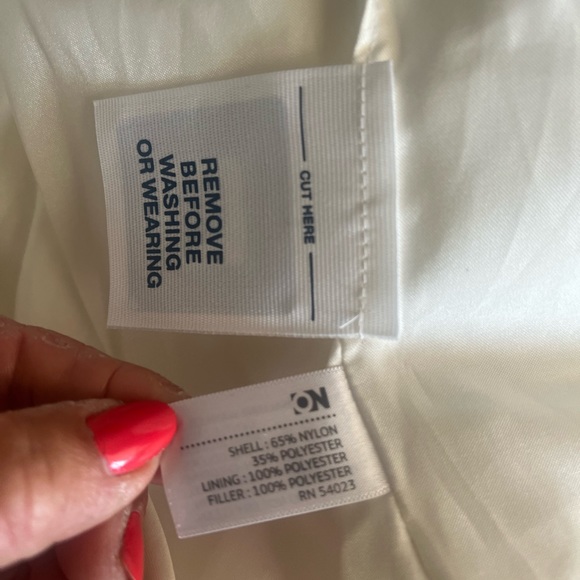 🧥NWOT Old Navy White Puffer Vest Jacket Size M - Picture 6 of 6